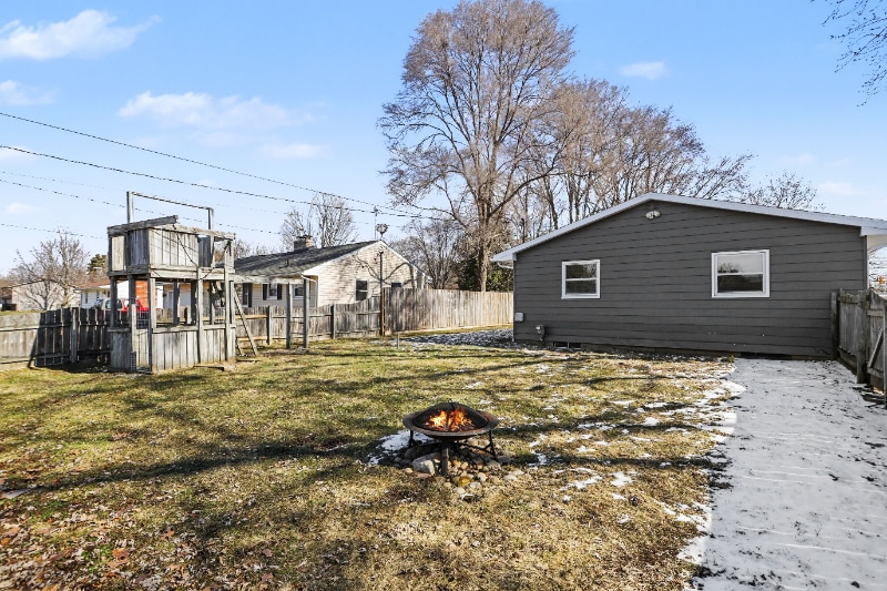 Building Photo - 10203 Shadowlane Ave