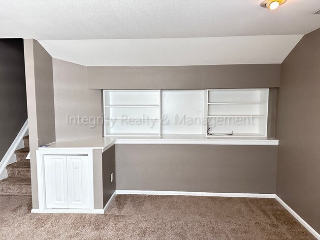 Building Photo - 1041 W Laurenwood Ln