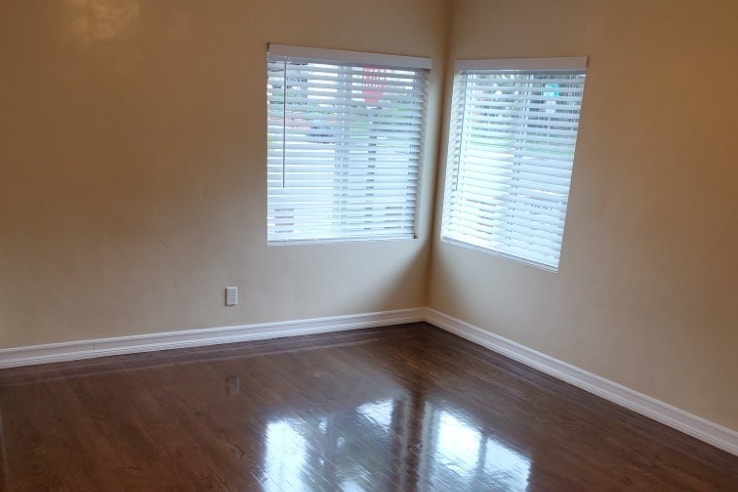 Building Photo - 421 N Ditmar St