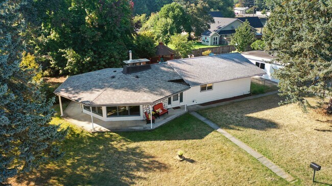 Building Photo - MOVE IN READY NOW! 2-Bedroom Rambler with Detached 900 Sq. Ft. Garage & Studio on Spacious Fenced...