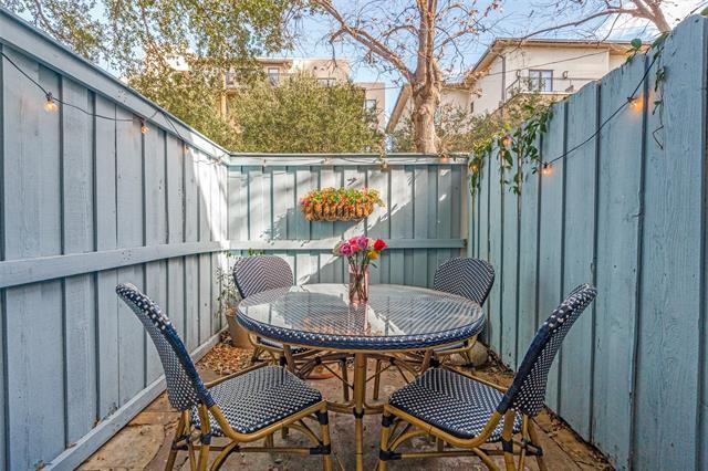 Building Photo - 2727 Hood St