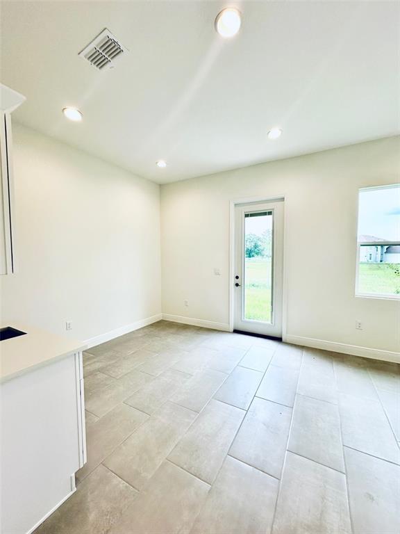 Building Photo - 562 Kilimanjaro Dr