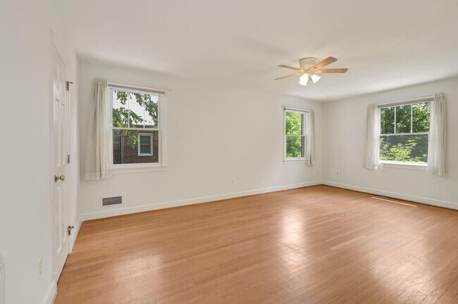 Building Photo - 4505 Alton Pl NW