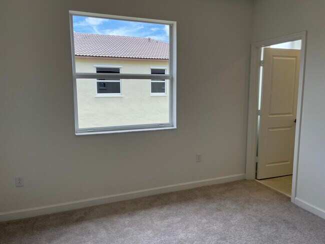 Building Photo - 2624 SE 25th Ct