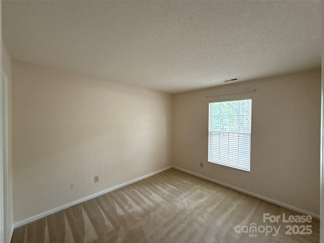 Building Photo - 14520 Sapphire Ln