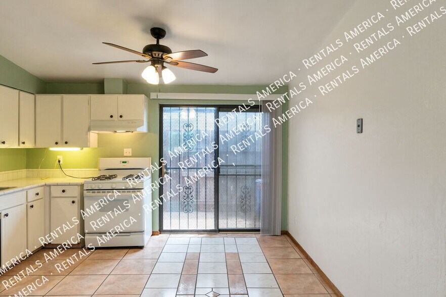 Building Photo - 803 E Holaway Dr