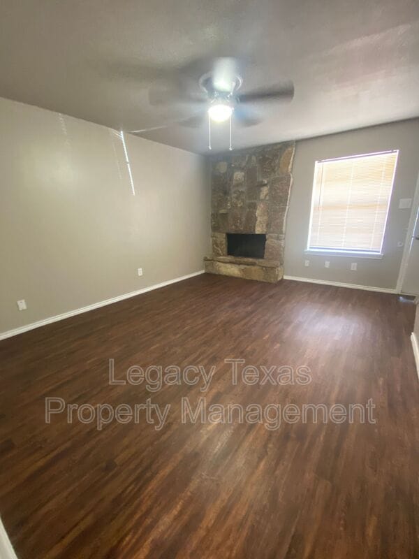 Building Photo - 1608 Sun Valley Dr