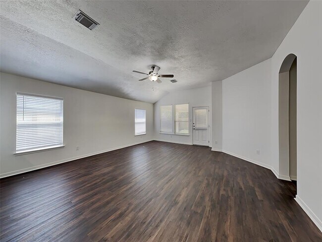 Building Photo - 30022 Saw Oaks Dr