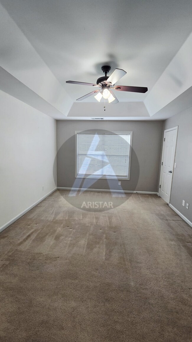 Building Photo - 45 Fallow Ln