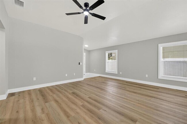 Building Photo - 10610 Boyette Creek Blvd