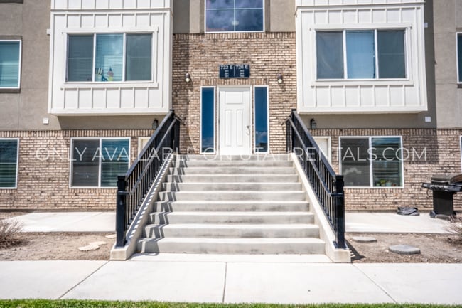Building Photo - 722 E 500 S
