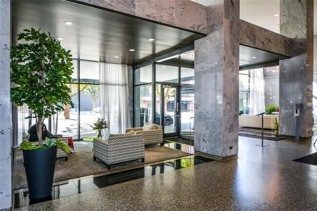 Building Photo - 620 Peachtree St NE