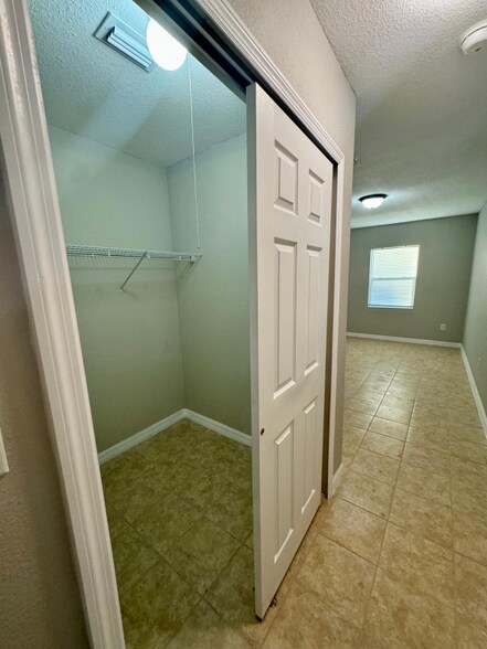 Building Photo - 197 Dairy Rd