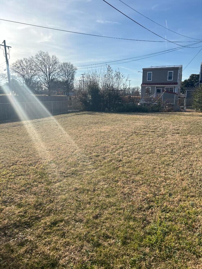 Building Photo - 1209 Wallace St