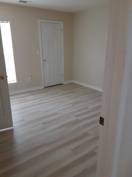 Second bedroom overlooking lagoon has walk-in closet, 2nd bathroom - 100 Kensington Blvd