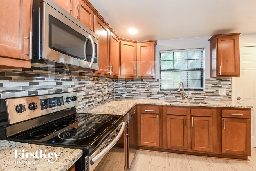 Building Photo - 7720 Lauderdale Dr N