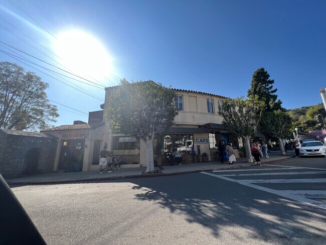 Building Photo - 6121 Glen Holly St