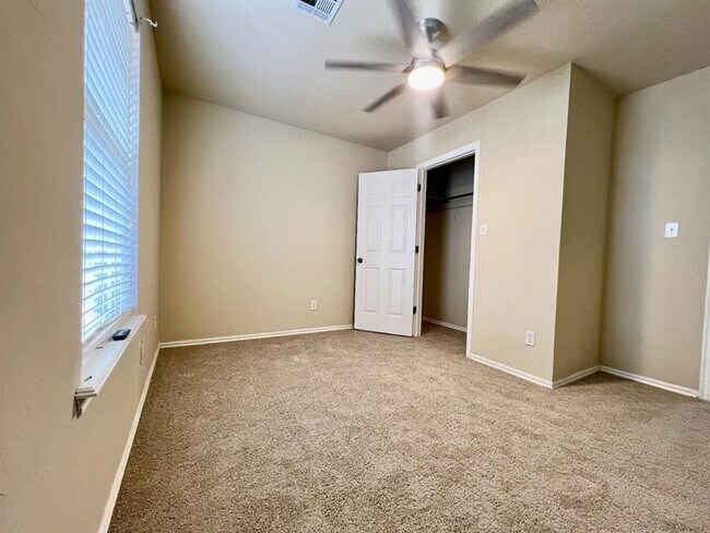 Building Photo - 624 Vickery Ave