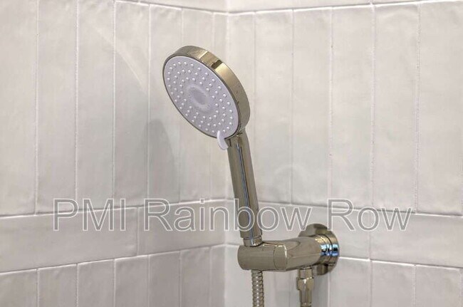 Building Photo - 755 Adluh St