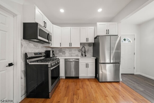 Building Photo - 31 Park Ave