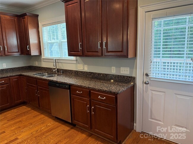 Building Photo - 311 Woodvale Pl