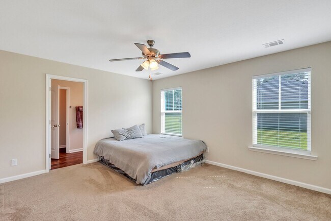 Building Photo - AVAILABLE MID-APRIL 2026! (Pet Friendly)