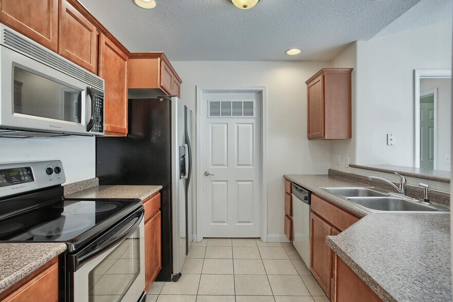 Building Photo - 703 N Prairie View Rd