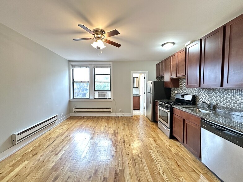 Building Photo - 852 W Diversey Pkwy
