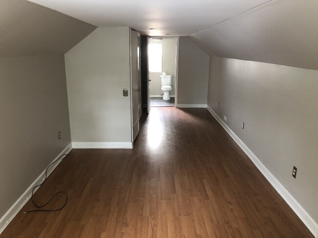 Building Photo - 1522 Riverside Dr
