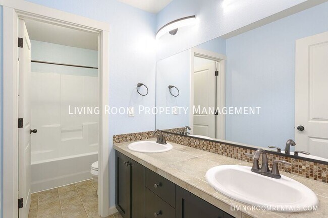 Building Photo - 10108 NE 139th Ave