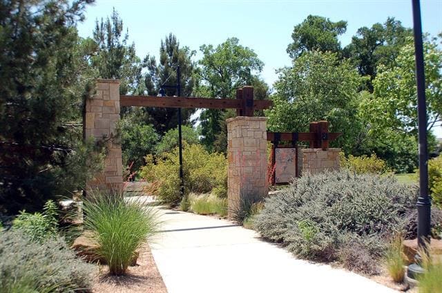 Building Photo - 15650 Brookwood Dr
