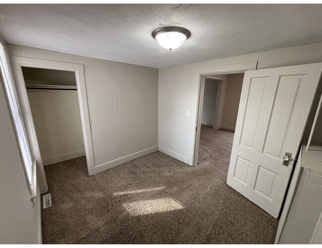 Building Photo - 1313-1315 Green Bay St