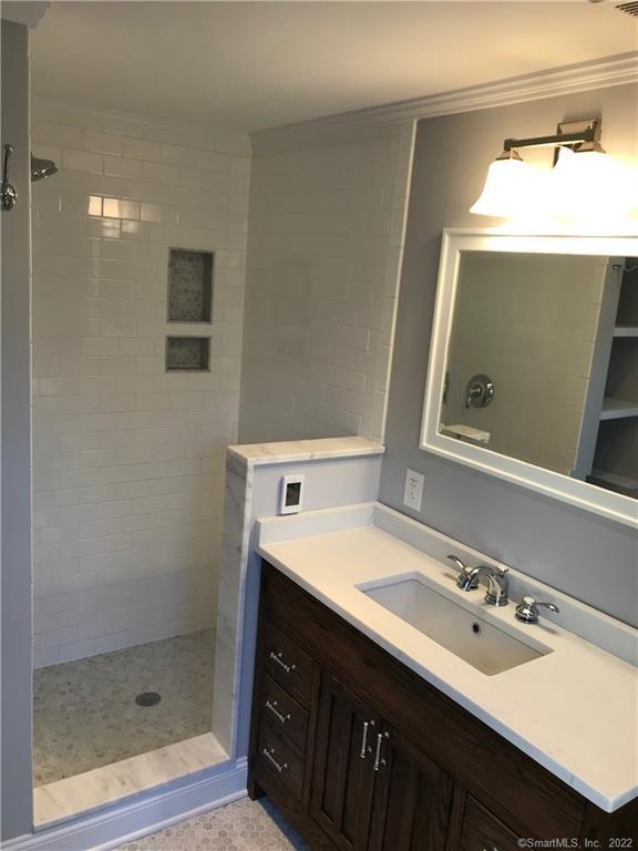 Building Photo - 76 East Ave