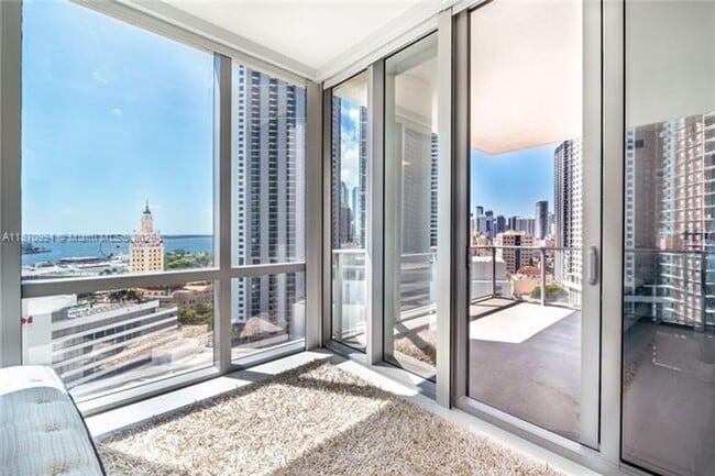 Building Photo - 851 NE 1st Ave