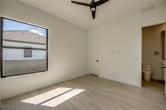 Building Photo - 1531 NW 40th Pl