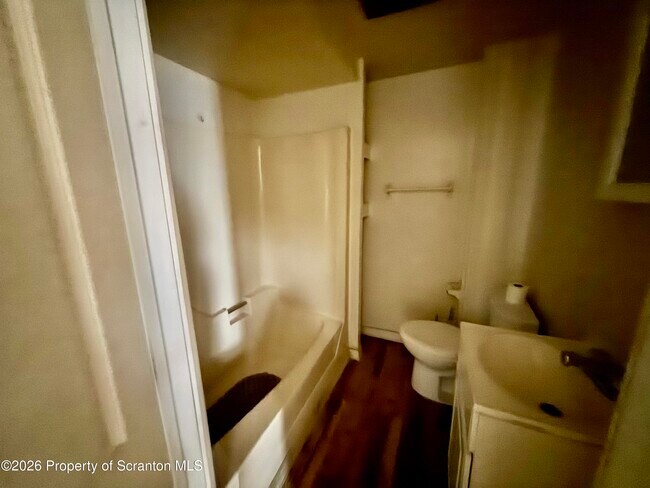 Building Photo - 307 School St