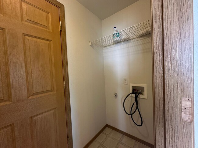 Building Photo - Fresh interior and exterior new painting