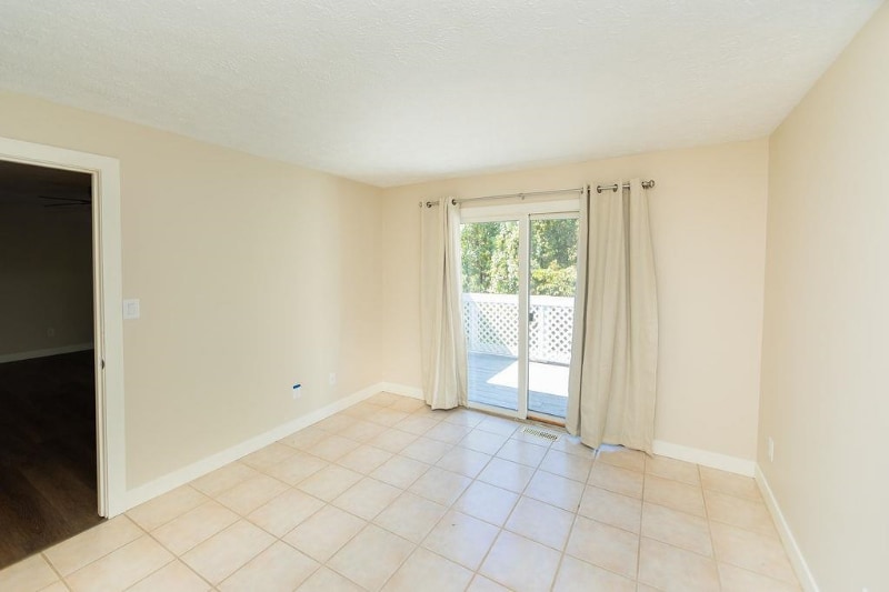 Building Photo - 1346 S College Mall Rd