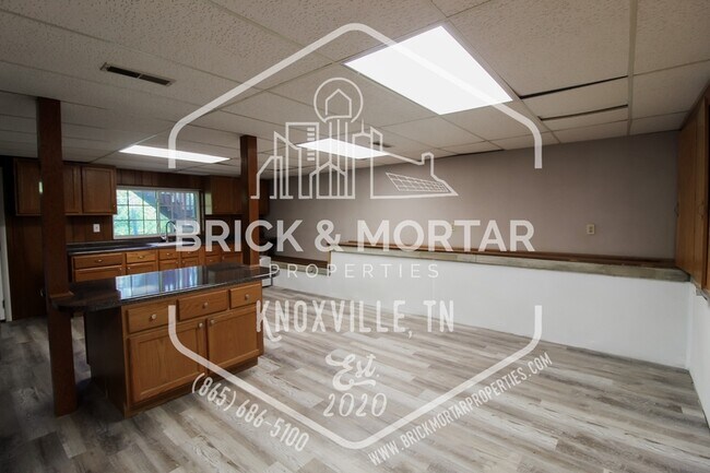 Building Photo - 111 Cooper Cir