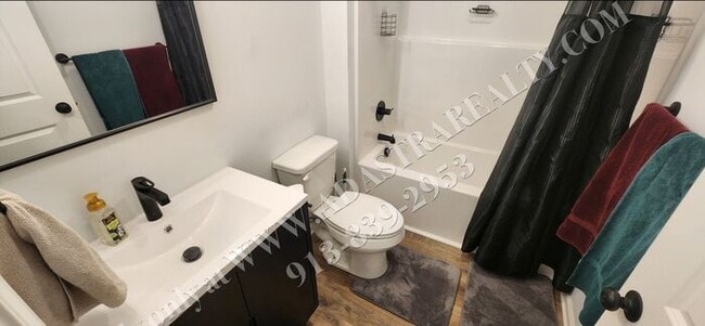 Building Photo - Like New Furnished Home in Lawrence Short Term Lease-Available NOW!!