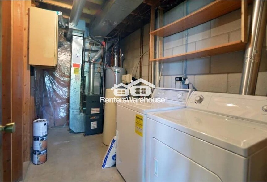 Building Photo - 2323 Amberwood Dr