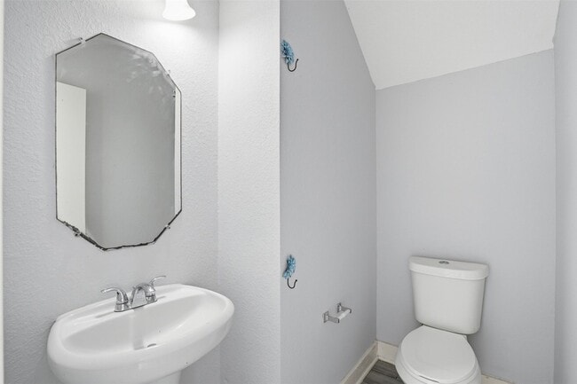 Building Photo - 11930 Longwood Garden Way