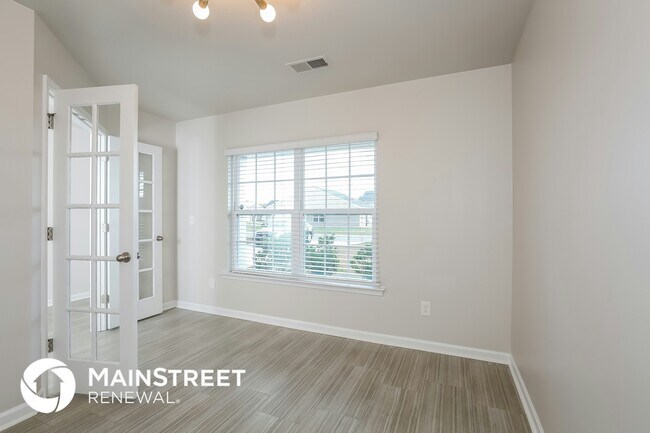 Building Photo - 111 Naples Rd