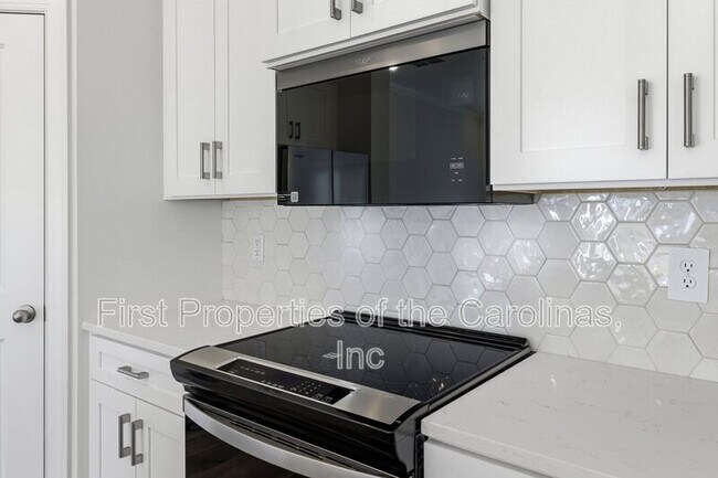 Building Photo - 238 Tiger Lily Dr