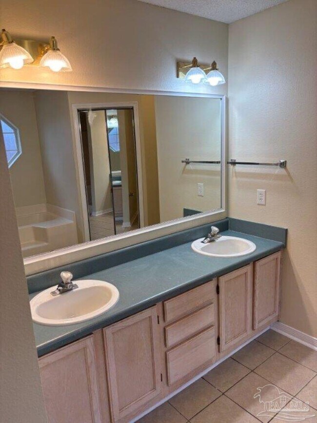 Building Photo - 1841 Southbay Dr