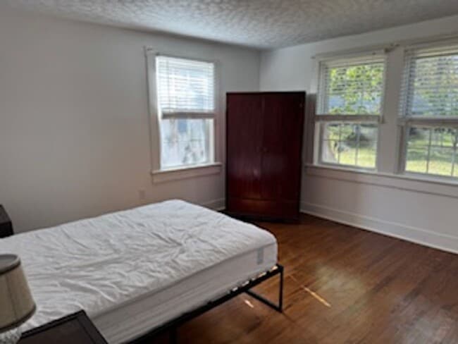 Building Photo - Guest House on Main Street
