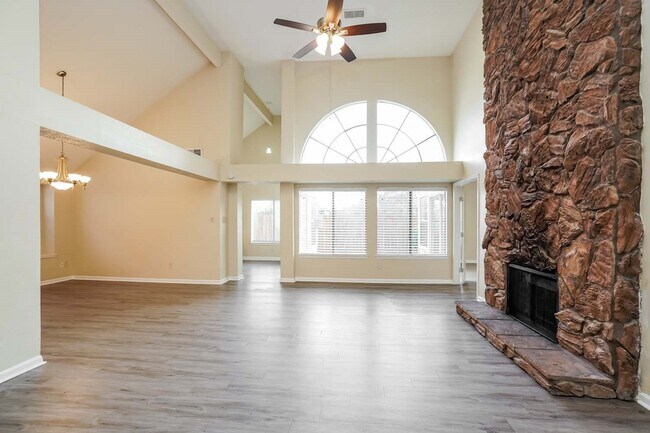 Building Photo - 14635 S Hearthstone Green Dr