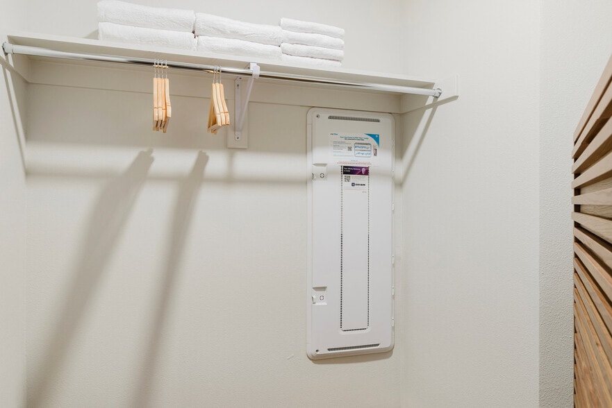 Building Photo - 2333 Calle Del Mundo