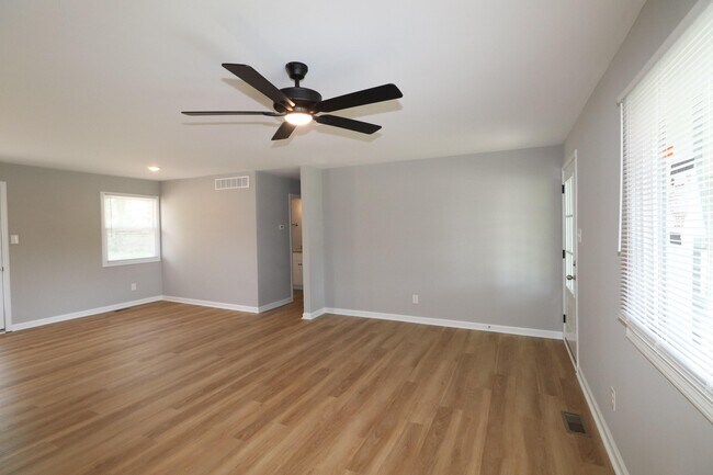 Building Photo - 115 Lynnwood Dr