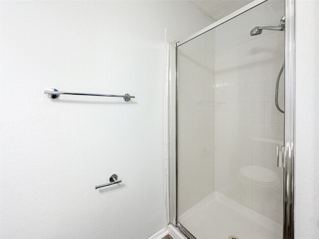 Building Photo - 8051 Bay Branch Dr